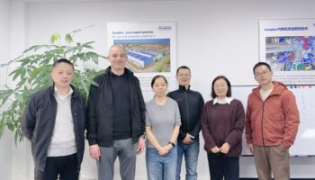 德国销售工程师Robert Weigl与Sonplas中国团队合影